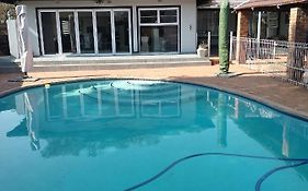 Schweezers Guest House